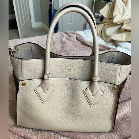 LOUIS VUITTON On My Side MM purse - Picture 3 of 16